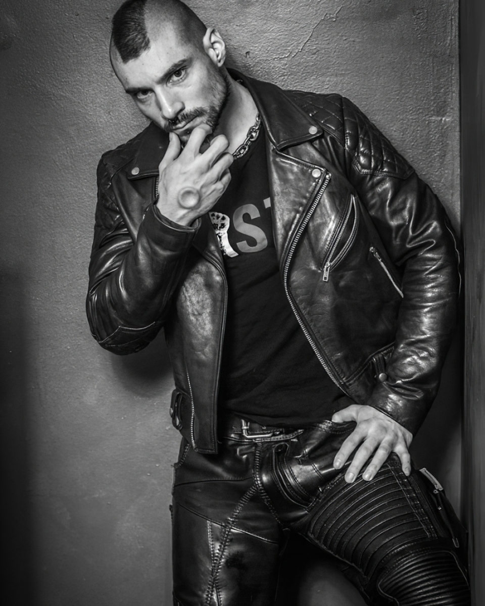 Hunk of the Day | MRleather